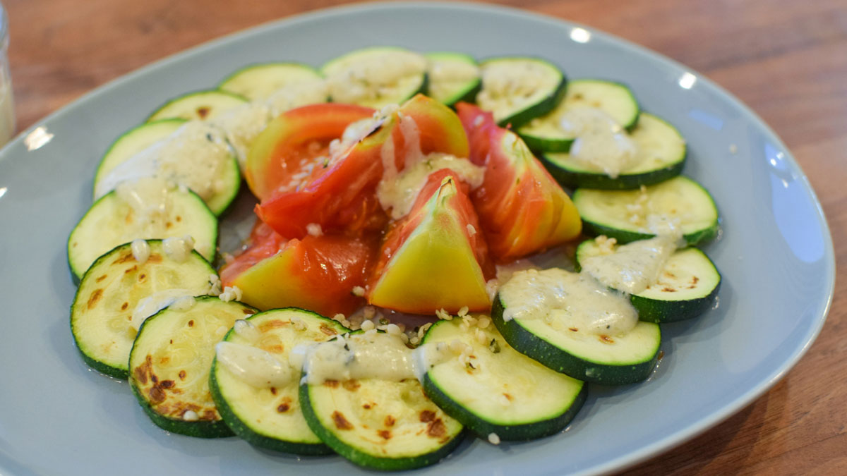 ズッキーニを使った夏野菜のグリルサラダ