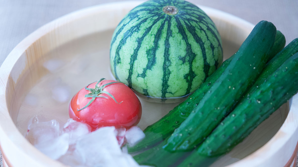 スイカとキュウリとトマトの夏野菜